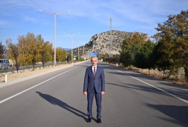 ANTALYA TRAFİĞİNE 10 KÖPRÜLÜ ÇÖZÜM    SANAYİ, UNCALI, DURALİLER VE KEPEZÜSTÜ KAVŞAKLARINA 2 BİN 617 METRE KÖPRÜ İNŞA EDİLİYOR    ULAŞTIRMA VE ALTYAPI BAKANI ABDULKADİR URALOĞLU: