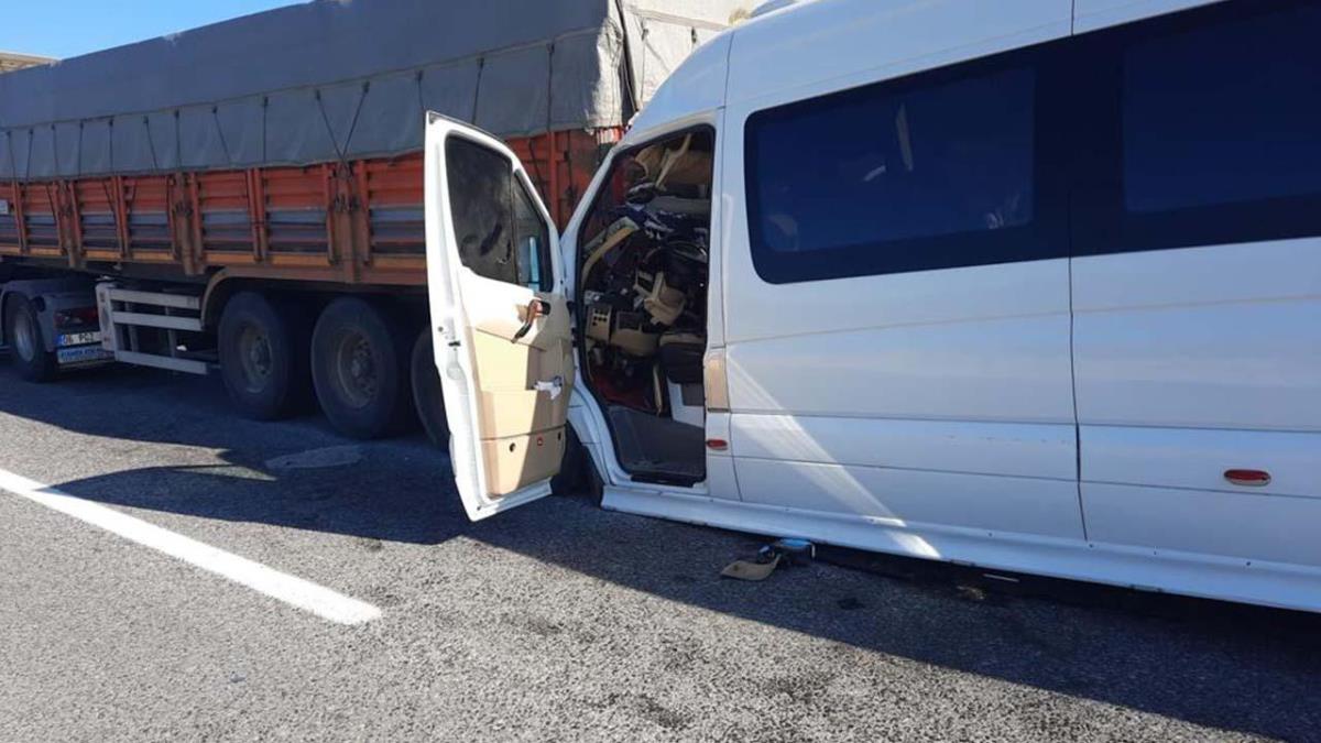 Bilecik'te Kur'an kursu öğrencilerini taşıyan minibüs kaza yaptı: 2'si ağır 13 kişi yaralı - Haberler