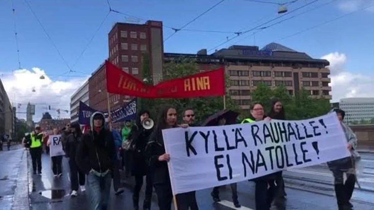 Finlandiya'da sokağa çıkan öğrenciler, NATO karşıtı gösteri yaptı - Haberler