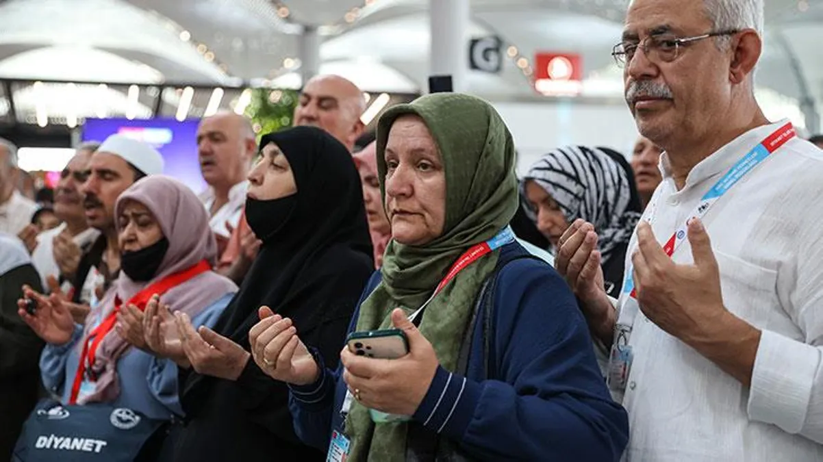 Hasret bitti! İlk hac kafilesi İstanbul Havalimanı'ndan gözyaşları ve dualarla uğurlandı - Haberler