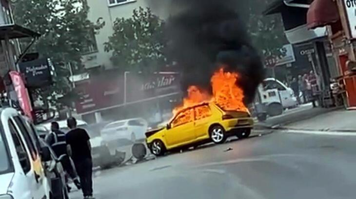 Kazaya karıştı! Alev topuna dönen otomobilini bırakıp kaçtı
