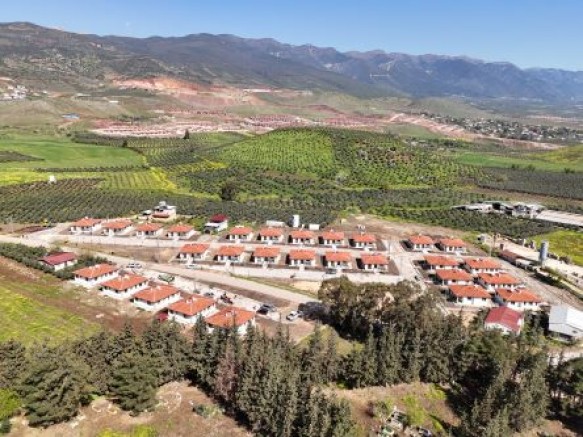 KIRIKHAN KARAMAĞARA’DA KÖY EVLERİ HAK SAHİPLERİNE TESLİM EDİLDİ