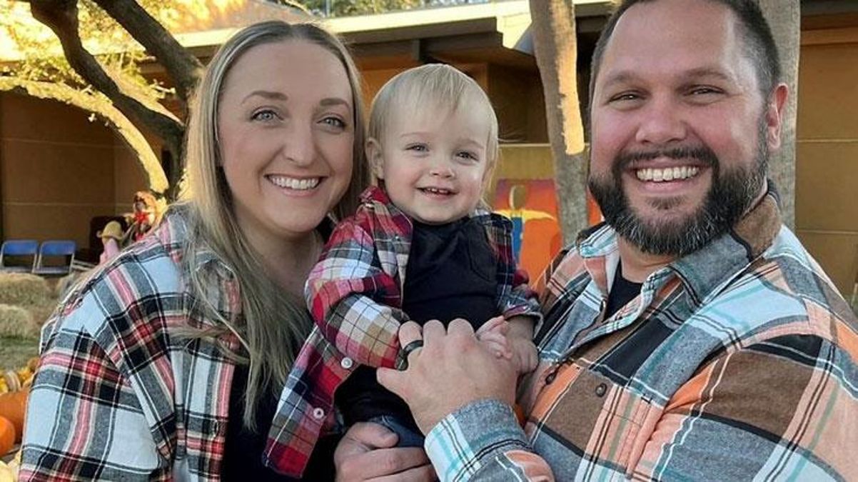 Küçük çocuk sırtında şimdiye dek görülmemiş yumruyla dünyaya geldi! 