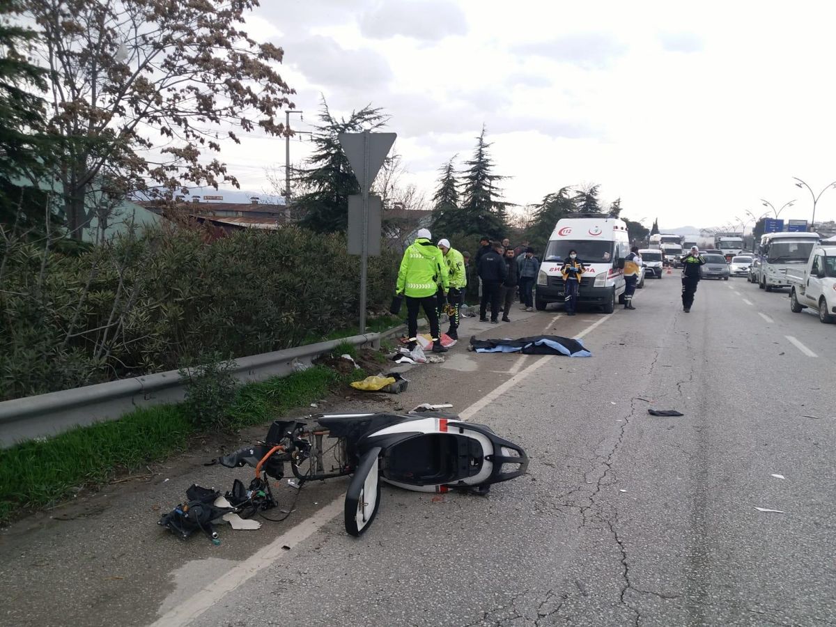 Manisa'da kamyonetin çarptığı elektrikli bisikletin sürücüsü öldü