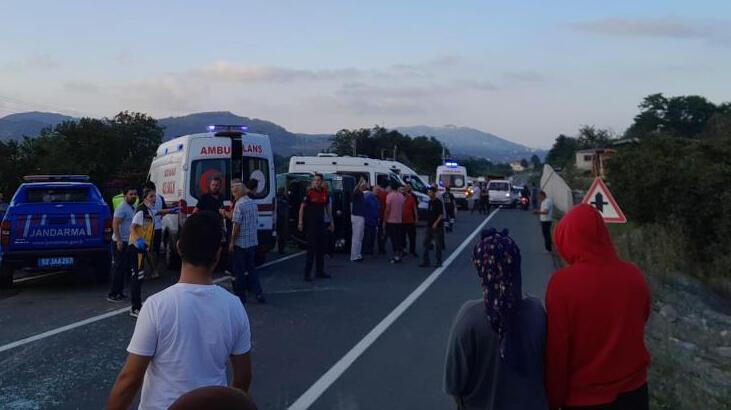Ordu'da yolcu minibüsü ile otomobil çarpıştı! Çok sayıda yaralı var