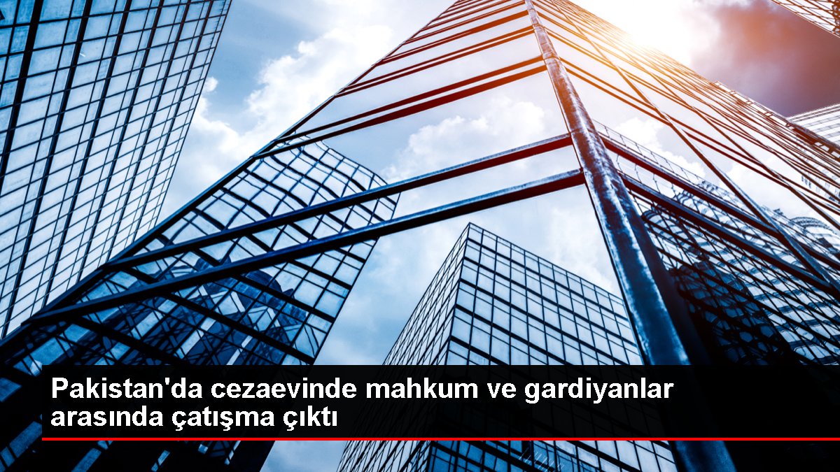 Pakistan'da cezaevinde mahkum ve gardiyanlar arasında çatışma çıktı