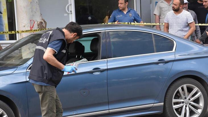 Şanlıurfa'da çarşının ortasında otomobile silahlı saldırı!