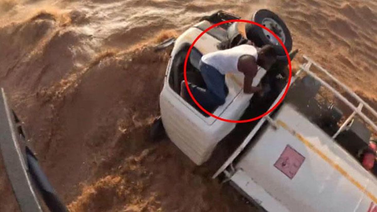 Sel sularında mahsur kalan sürücü 6 saat sonra helikopterle kurtarıldı