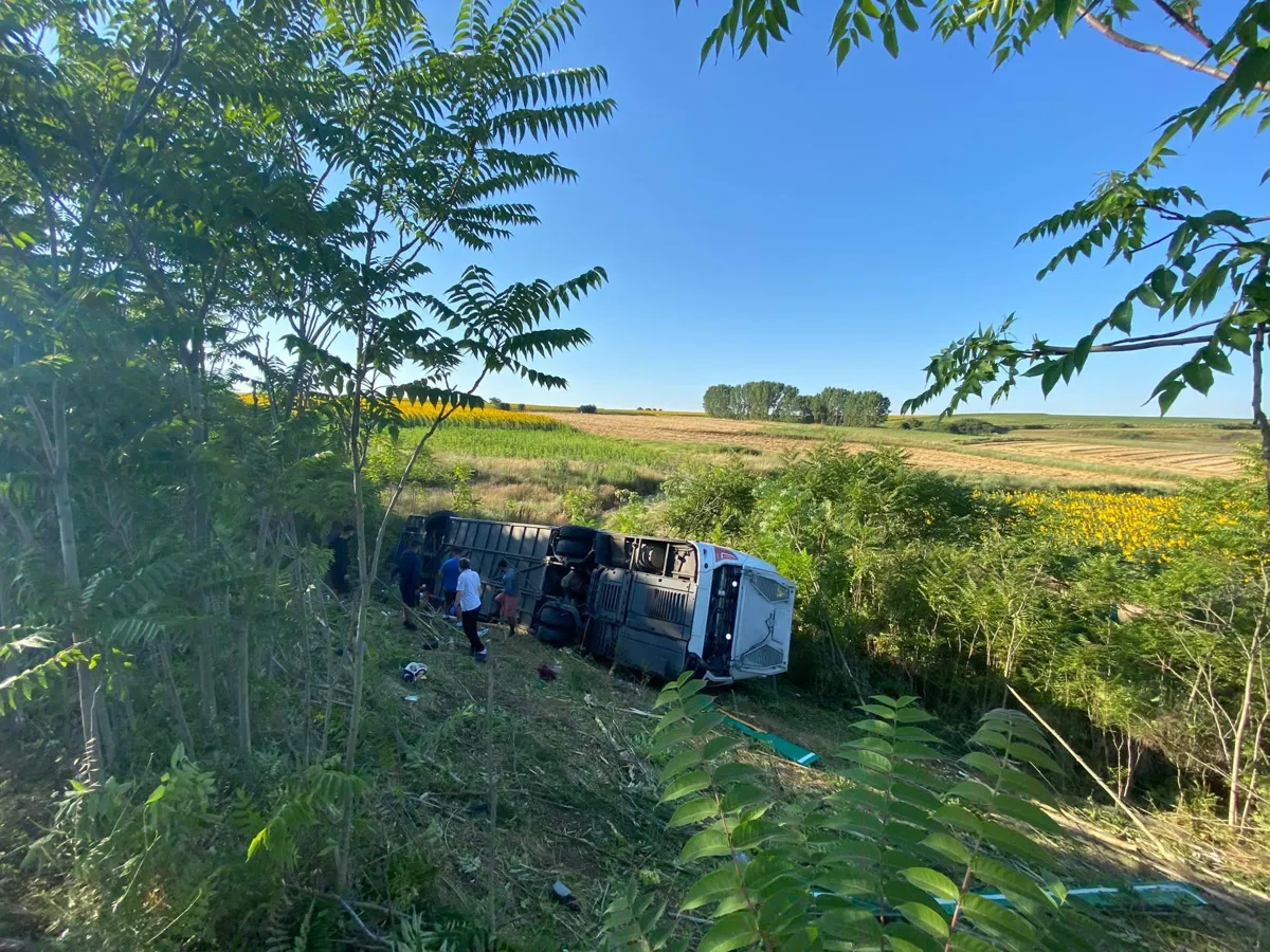 Son Dakika! Kırklareli'nde yolcu otobüsü devrildi: 6 ölü, 25 yaralı