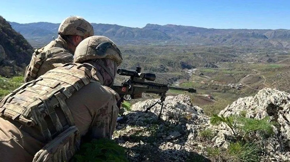 Son Dakika: Operasyon bölgesinde sıcak çatışma! 1 askerimiz şehit oldu, 3 personel de yaralandı