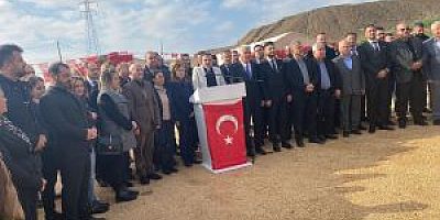 22-23 Aralık 2023 gecelerinde arka arkaya gelen kara haberlerle sarsıldık. Pençe Kilit Harekat bölgesinde 12 vatan evladımızı bölücü terör örgütünün hain saldırılarında şehit verdik. Yüreğimiz yandı, bağrımıza taş oturdu. Acımız büyük.