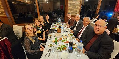 Arsuz Belediyesi Memurları, kendi aralarında düzenlediği gecede yılın yorgunluğunu attı.