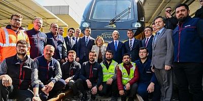 BAKAN URALOĞLU, İLK SETİN TEST SÜRÜŞÜNÜ GERÇEKLEŞTİRDİ    ULAŞTIRMA VE ALTYAPI BAKANI ABDULKADİR URALOĞLU:    “MİLLİ BANLİYÖ TRENLERİMİZİ KENDİMİZ ÜRETEREK TARİHE DAMGA VURAN BİR SÜREÇ YAŞIYORUZ”