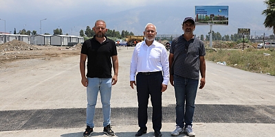 BAŞKAN TOSYALI, SICAK ASFALT ÇALIŞMALARIMIZ DEVAM EDİYOR  İskenderun Belediye Başkanı Fatih Tosyalı, kent genelinde sıcak asfalt çalışmalarının devam ettiğini belirtti. Başkan Tosyalı, yaptığı açıklamada, her gün farklı noktalarda Fen İşleri ekiplerinin ç