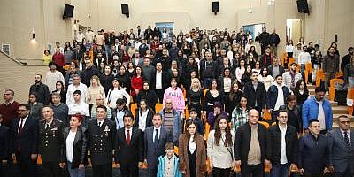 BIR DESTANDIR ÇANAKKALE  İskenderun Teknik Üniversitesi (İSTE) 18 Mart Çanakkale Zaferi ve Şehitleri Anma Günü’nün 109.  yıl dönümü çerçevesinde programlar düzenledi.