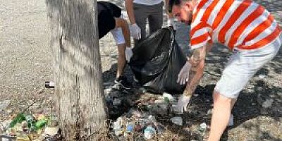 CHP’li GENÇLER ÇÖP TOPLAMA ETKİNLİĞİ DÜZENLEDİ