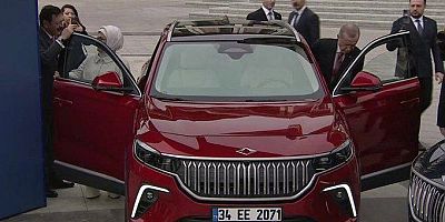 Cumhurbaşkanı Erdoğan’a teslim edilen Anadolu Kırmızısı Togg T10X'in plakası 