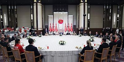 Cumhurbaşkanımız Recep Tayyip Erdoğan, polis, jandarma, sahil güvenlik personeli ve güvenlik korucuları ile Beştepe Millet Sergi Salonu'ndaki iftar programında bir araya geld