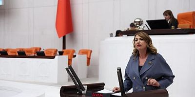 Cumhuriyet Halk Partisi Hatay Milletvekili Nermin Yıldırım Kara, Suriye’de yaşanan şiddet olayları hakkında yazılı bir basın açıklamasında bulundu. /// ANKARA YILDIRIM KARA: HARİTADAKİ ÇİZGİ VEYA NOKTALAR BİZİR AKRABALARIMIZ