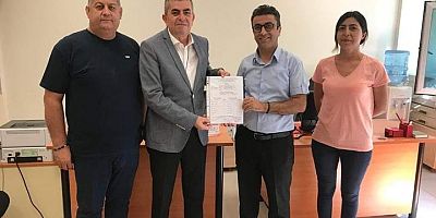 Dörtyol TSO seçimlerinde yeniden Yön. Krl. Bşk'nı seçilen Ercan YILDIRIM, Bugün mazbatasını İlçe Seçim Kurulundan aldi. Dörtyolumuza, Payasımıza, Bölgemize Hayırlı olsun. FENER GAZETESİ NET KLAY OLARAK TEBRİKLER