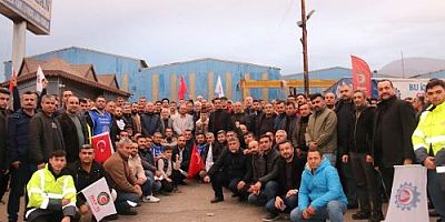 GREVDEKİ YOLBULAN İŞÇİLERİ KARAYOLUNU TRAFİĞE KAPATTI