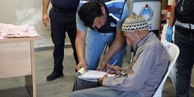 Hatay Büyükşehir Belediyesi halkın vicdani duygularını istismar ederek para toplayan dilencilere karşı etkili denetimler gerçekleştiriyor.   