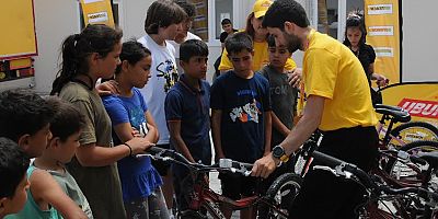 Hatay’da su ve elektrik ihtiyacına ‘katkı’ sunan DHL,  çocuklar için de harekete geçti   