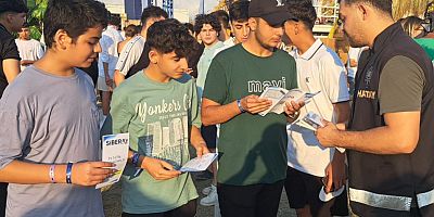 Hatay Emniyet Müdürlüğü görevlilerince Arsuz’da 18.07.2025 günü düzenlenen Roys Fest Konser Etkinliğinde Konsere katılım sağlayan yaklaşık 3500  kişiye;