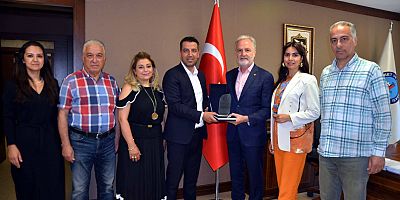 Hatay Özel Anaokulları ve Kreşleri Derneği (ÖZAK-DER) Yönetiminden İTSO’ya Plaket
