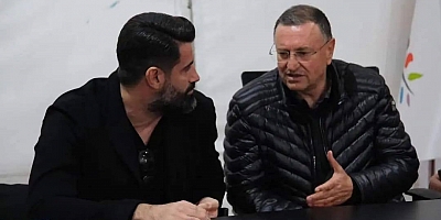 Hatayspor Teknik Direktörü Volkan Demirel, Hatay Büyükşehir Belediyesi Başkanı ve Hatayspor Onursal Başkanı Lütfü Savaş'la bir araya geldi.  Görüşme hakkında bilgi veren Lütfü Savaş, 