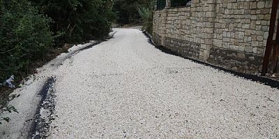 HBB ULAŞIMI KOLAYLAŞTIRMAK İÇİN GÖREVDE Hatay Büyükşehir Belediyesi(HBB), kış ayları öncesinde yol yapım çalışmalarına hız verdi.