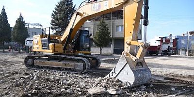 HOCA AHMET YESEVİ (NAHIR YOLU) VE ÇİFTLİK CADDELERİ ASFALT YOL İÇİN HAZIRLANIYOR BAŞKAN İBRAHİM ÇENET, ‘DURMAYACAĞIZ, ÇALIŞACAĞIZ’