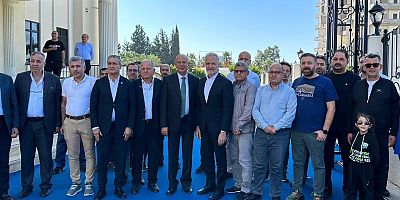 İTSO Başkanı Yılmaz’a Akdeniz Eczane Teknisyenleri Federasyonu Başkanı Cemal Çelik