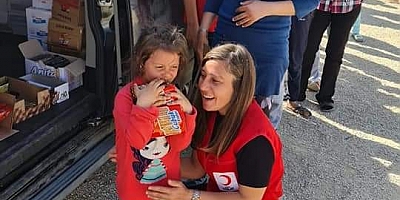 KIZILAY YARALARİ SARIYOR ... İYİ Kİ KIZILAY VAR      #İskenderun #Kızılay şubesi 06 Şubat sabahı medyadan gelen deprem sonrası Sahada çalışmaları ile depremzede vatandaşlara Ramazan Kolisi Erzak, Kıyafet, Hijyenik malzemeler gibi Birçok yardım malzemeleri