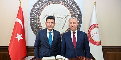  Mustafa Kemal Üniversitesi ev sahipliğinde düzenlenen Türkiye'nin en kapsamlı ulaşım festivali UFEST, Atatürk Konferans Salonunda düzenlenen söyleşi ile sona erdi. 