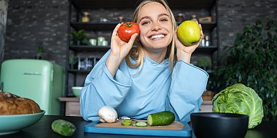 Nasılsınız? Umarım siz ve sevdikleriniz çok iyisinizdir...      Bahar ayları, doğanın canlanmasıyla birlikte bedenimizin de yenilenme ihtiyacı hissettiği bir dönem olarak öne çıkıyor. Kış aylarında yavaşlayan metabolizma, havaların