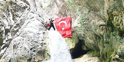 OSMANİYE’DE “SARISU” KANYONUNDAKİ ŞELALELER DOĞASEVERLERİ BÜYÜLÜYOR BAŞKAN ÇENET, “SARISU” KANYONUNDAKİ ŞELALELERDE KEŞİF GEZİSİNE KATILDI