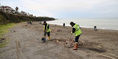 PAYAS VE ARSUZ SAHİLİNDE BİRİKEN ATIKLAR TEMİZLENDİ