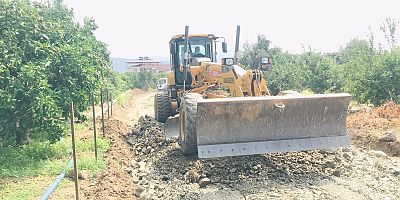 SAMANDAĞ BELEDİYESİ EKİPLERİ CADDE VE SOKAKLARI YENİLEMEYE DEVAM EDİYOR.