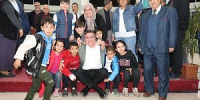 SARISEKİ MEHMET DÖNMEZ'İ BAĞRINA BASTI 