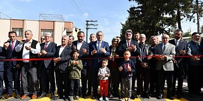 ŞEHİT OĞUZHAN TEKEREK CADDESİ YENİLENEN YÜZÜYLE HİZMETE ALINDI Osmaniye Belediyesi tarafından başlatılan bitümlü sıcak asfalt yol çalışmaları kapsamında yenilenen yüzüne kavuşan Şehit Oğuzhan Tekerek Caddesi, vatandaşların hizmetine açıldı.