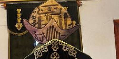 Şems-i Tebrizî (tam adıyla Şemseddin Muhammed bin Ali bin Melikdâd Tebrizî), 12–13. yüzyılda yaşamış büyük bir mutasavvıf, derviş ve gönül ehlidir. En çok da Mevlânâ Celâleddîn-i Rûmî’nin hayatını kökten değiştiren kişi olarak bilinir.