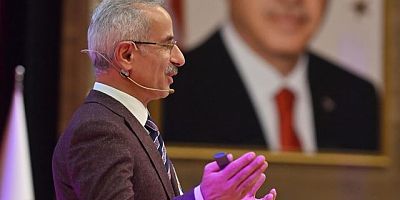 Ulaştırma ve Altyapı Bakanı Abdulkadir Uraloğlu, üniversite öğrencilerine verilecek ücretsiz 10 gb'lik internetle ilgili olarak “Bu ayın sonuna yetiştirmeye çalışıyoruz ama yetişmezse de kasım ayının başında hazır olmuş olacak” dedi.