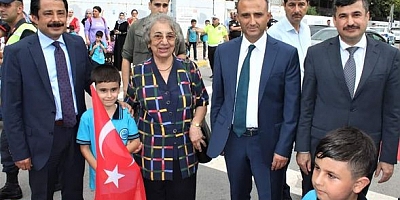 YAYALARA ÖNCELİK; HAYATA SAYGI!  İçişleri  Bakanlığı'nın koordinasyonuyla trafikte yaya önceliğine dikkat çekmek  ve  sürücülerin duyarlılığını artırmak  amacıyla  29  Eylül  2022 Perşembe  Günü  Saat: 11.00 - 14.00  arasında ülkemiz genelinde eş zamanlı 