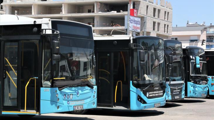 Turizm sezonunu açan Antalya'da toplu taşımada 17 bin TL maaşla şoför bulunamıyor